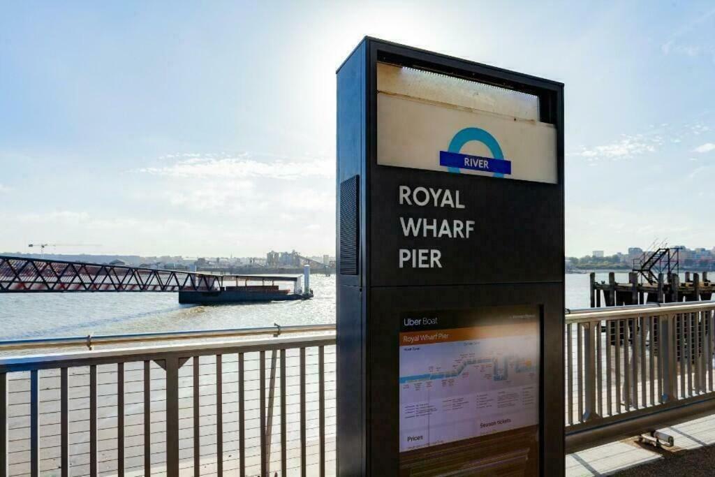 City Escape - Royal Wharf Londen Buitenkant foto