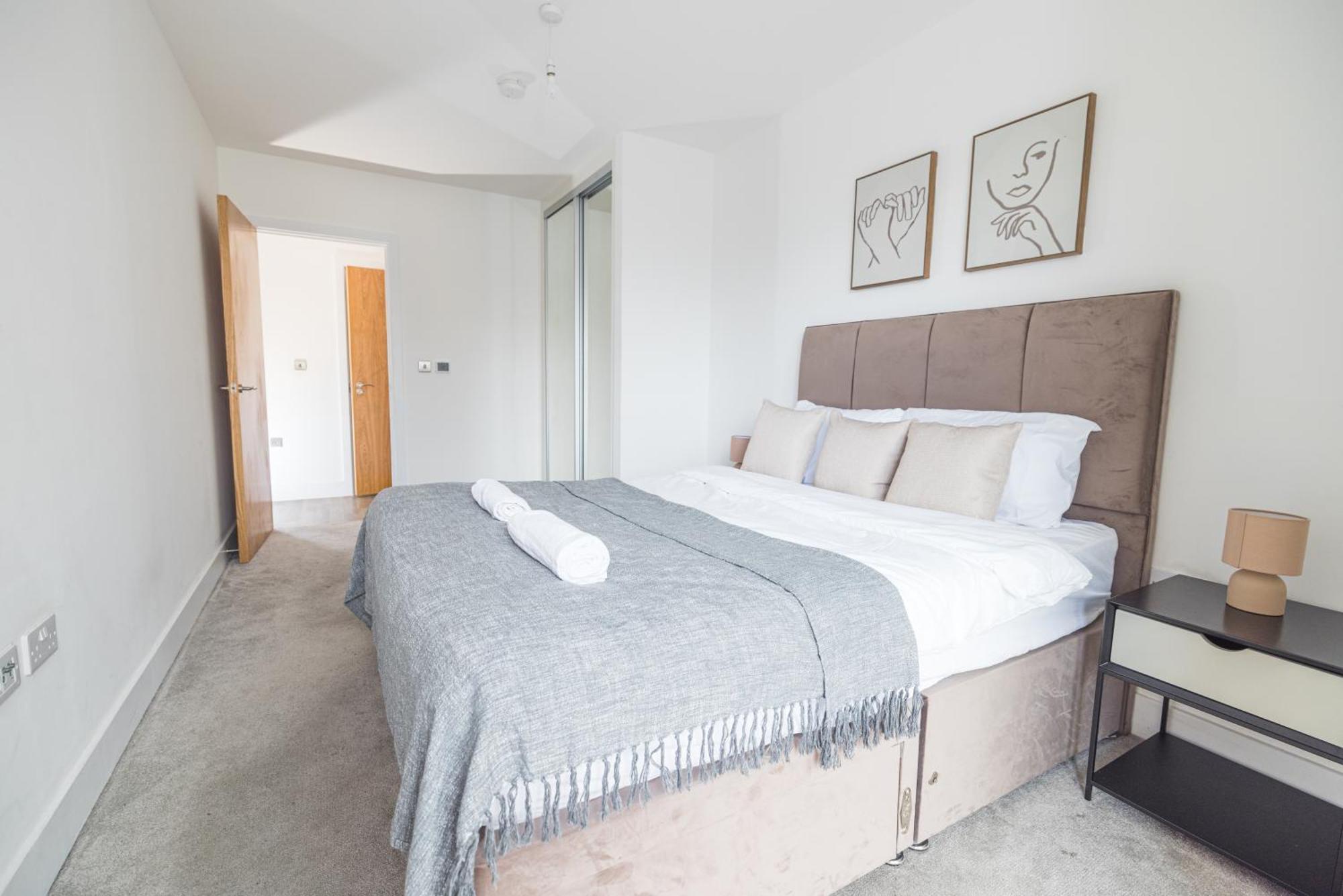 City Escape - Royal Wharf Londen Buitenkant foto